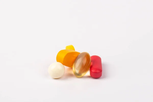 Primer Plano Las Píldoras Comprimidos Los Medicamentos Sobre Fondo Blanco —  Fotos de Stock