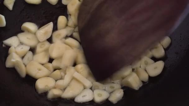 Σκόρδο Τηγανισμένο Τηγάνι — Αρχείο Βίντεο