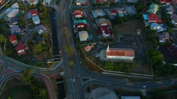 Images Aériennes Silence City Quelques Voitures Traversent Tout Fait Les — Video