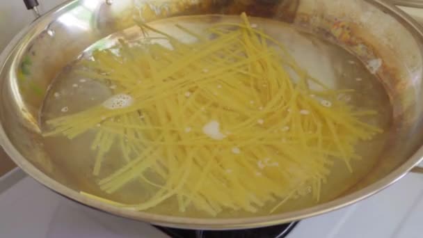 Pasta Kokas Kokande Vatten Pan Italienskt Kök Närbild Spaghetti Kokande — Stockvideo