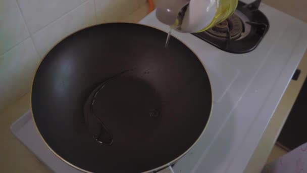 Close Shot Sunflower Oil Pouring Hot Frying Pan — Stock Video