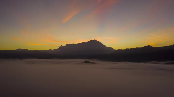 Colorido Nascer Sol Sobre Monte Kinabalu Com Vista Névoa Natureza — Vídeo de Stock