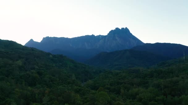 Yeşil Ormanlı Güzel Bir Köy Kinabalu Dağı Manzaralı Temiz Bir — Stok video
