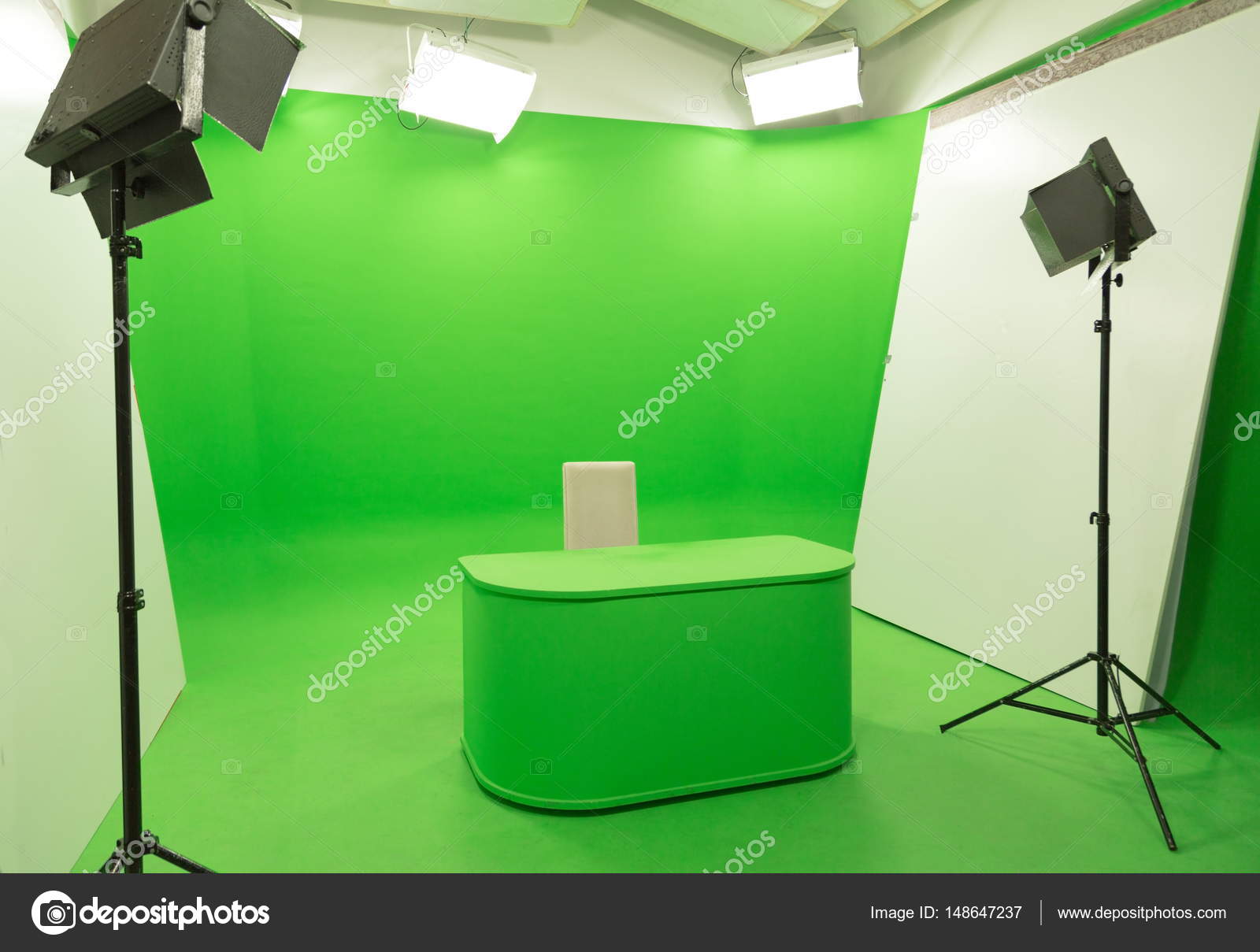 Green screen chroma key background modern tv studio setup — Stock Photo
