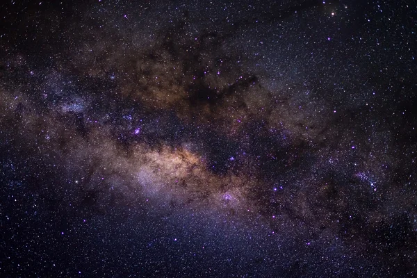 Calea Lactee capturată din emisfera sudică, cu detalii despre miezul său colorat, remarcabil de luminos . — Fotografie, imagine de stoc