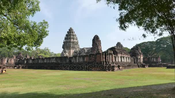 Phimai historický Park, chrám khmerské, staré ruiny a cíl cesty v Thajsku. — Stock video