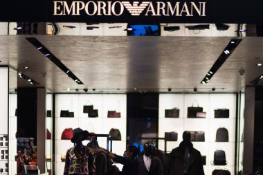 Bangkok, Tayland - 19 Aralık 2016: Suvarnabhumi Uluslararası Havaalanı, Bangkok, Tayland, Thailand, Emporio Armani mağaza. Yakın çekim.