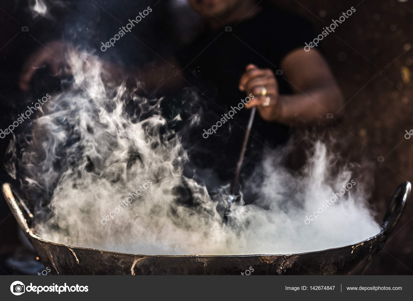 https://st3.depositphotos.com/1834167/14267/i/1600/depositphotos_142674847-stock-photo-unrecognizable-man-cooking-in-fatiscent.jpg