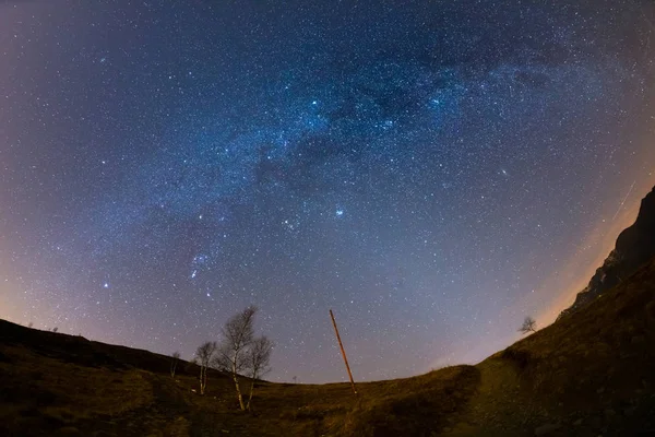 Stjärnhimlen ovanför Alperna, 180 graders fisheye vy — Stockfoto