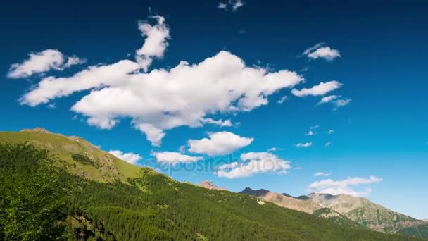 Mountain ridges and peaks with moving clouds — Stock Video