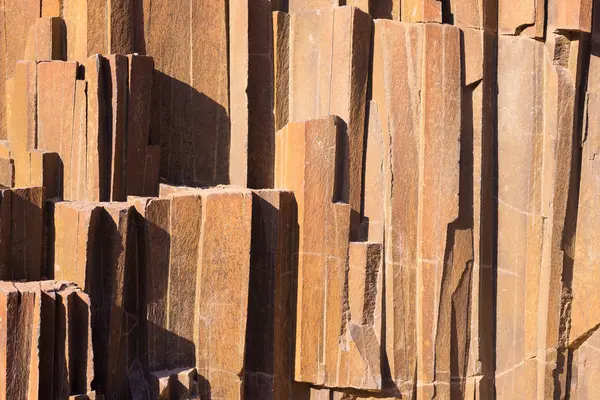 Säulenförmige vulkanische Felsformation, die im Damaraland, Namibia, als "Orgelpfeifen" bekannt ist. wie riesiger Damm in irland. — Stockfoto