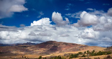 Kutsal vadi, Peru Pisac Inca sitesinden, büyük geniş profili seyahat hedef bölgedeki Cusco, Peru. Dramatik gökyüzü.