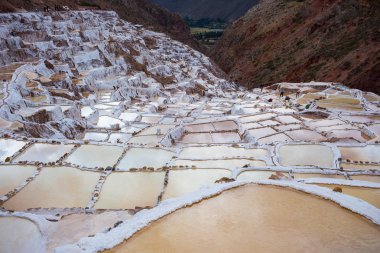 Teraslı tuz tava olarak da bilinen 