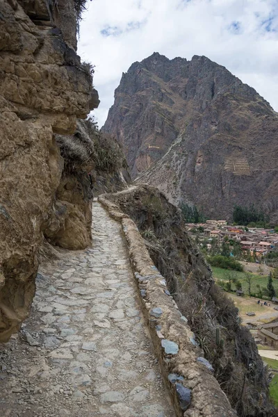 O sítio arqueológico em Ollantaytambo, cidade Inca do Vale Sagrado, principal destino de viagem na região de Cusco, Peru . — Fotografia de Stock