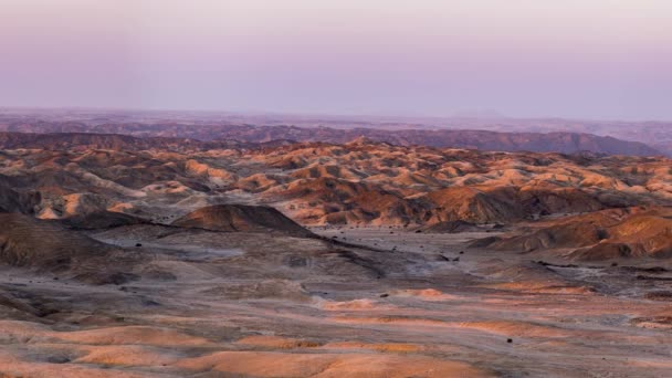 Panorama çorak vadilere ve kanyonlar, "ay manzara", Namib Çölü, Namib Naukluft Milli Parkı, seyahat hedef Namibya, Afrika olarak bilinen. — Stok video