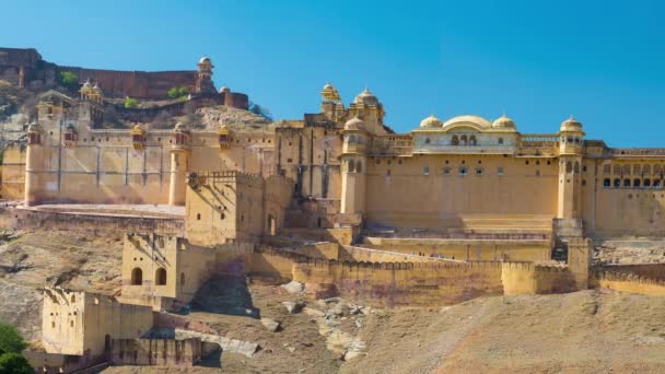 Panorama su Amber Fort, paesaggio impressionante e paesaggio urbano, famosa destinazione di viaggio a Jaipur, Rajasthan, India . — Video Stock