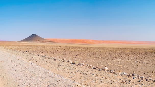 Panoráma a színes homokdűnék és a festői táj a Namíb-sivatag, Namíb Naukluft Nemzeti Park, turisztikai célpont, Namíbia. Utazás kalandjai Afrikában. — Stock videók
