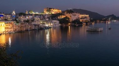 Udaipur Rajasthan Hindistan. Zaman atlamalı gece yukarıdan. Seyahat hedef ve Turizm yerler.