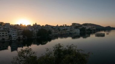 Udaipur Rajasthan Hindistan. Zaman atlamalı yukarıdan gün batımında. Seyahat hedef ve Turizm yerler.