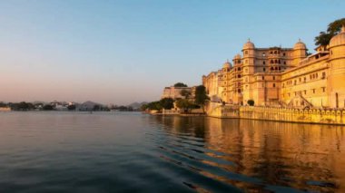 Udaipur Rajasthan Hindistan. Zaman atlamalı yukarıdan gün batımında. Seyahat hedef ve Turizm yerler.