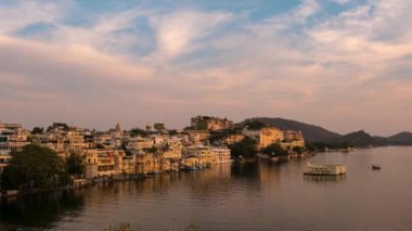 Udaipur Rajasthan Hindistan. Zaman atlamalı yukarıdan gün batımında. Seyahat hedef ve Turizm yerler.