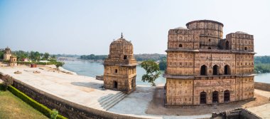 Orchha, Madhya Pradesh, mezar. Ayrıca ceylan, ünlü seyahat hedef Hindistan yazıldığından. Moğol bahçeleri, mavi gökyüzü.