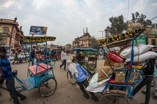 Delhi, India - December 11, 2017: crowd and traffic on street at Chandni Chowk, Old Delhi, famous travel destination in India. Chaotic city life, working people, fisheye ultra wide view. — Stock Photo, Image
