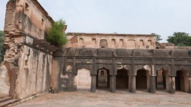 Orchha Sarayı kompleksi, Madhya Pradesh, Hindistan. Antik kalıntıların manzarasına.