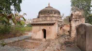 Orchha Sarayı kompleksi, Madhya Pradesh, Hindistan. Antik kalıntıların manzarasına.