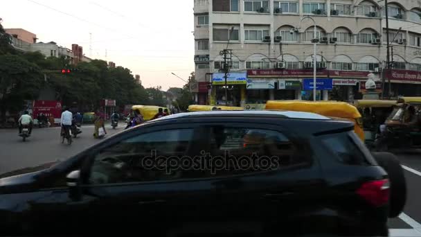 Indore India Circa November 2017 Mensen Autoverkeer Straat Indore Madhya — Stockvideo
