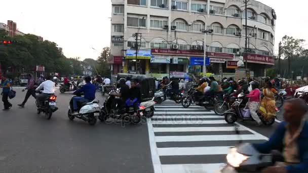 Indore India Circa November 2017 Mensen Autoverkeer Straat Indore Madhya — Stockvideo