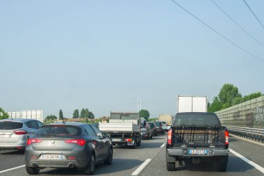 İtalyan karayolu üzerinde trafik sıkışıklığı