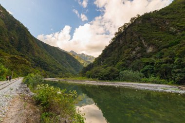 Urubamba Nehri ve demiryolu Machu Picchu için. Peru seyahat hedef, Güney Amerika Maceraları.