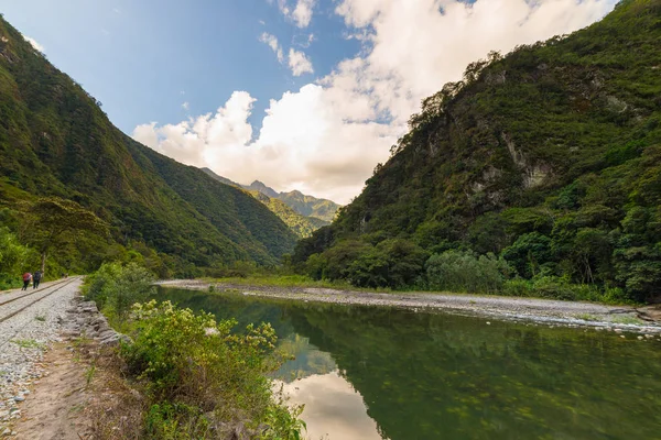 Urubamba river and railway to Machu Picchu. Peru travel destination, South America adventures. — Stock Photo, Image