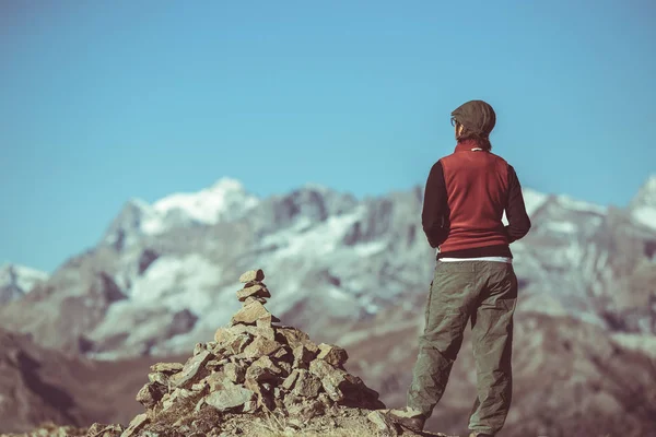 Hiker on mountain top looking at panoramic view, Massif des Ecrins National Park, the european Alps, vintage toned image, rear view, old retro style. — Stock Photo, Image