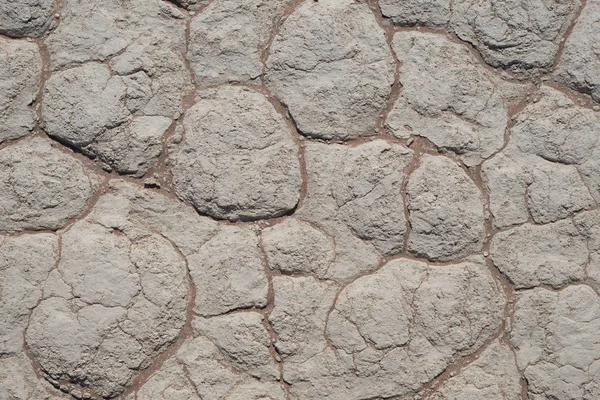 Błoto pęknięcia na gliniastych z czerwonym piaskiem. Sossusvlei, Park Narodowy Namib Naukluft. Naturalnego tła i tekstury. — Zdjęcie stockowe