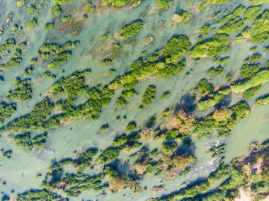 Laos 'taki Mekong Nehri, Li Phi Şelaleleri, Güneydoğu Asya' daki ünlü seyahat gezisi gezisi gezisi gezisi gezisi gezisi gezisi gezisi için 4000 adanın yukarıdan görünüşü. Yukarıdan örülmüş akış deseni.