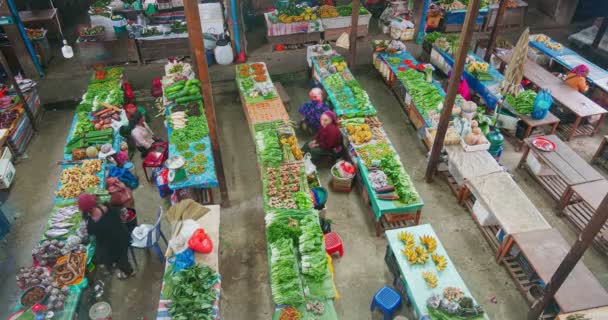 Tidsförskjutning Frukt Och Grönsaksmarknaden Phongsali Norra Laos Utsikt Ovanifrån — Stockvideo