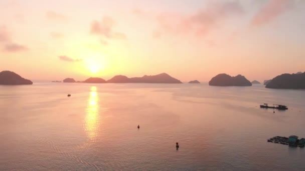 Aerial Unique Flying Long Bay Cat Island Sunset Famous Tourism — 图库视频影像