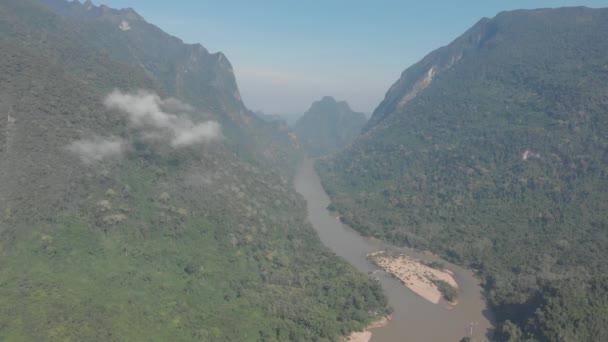 Drone Panorâmico Aéreo Nam River Voando Sobre Névoa Nevoeiro Manhã — Vídeo de Stock