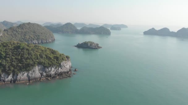 Antenne Einzigartiger Flug Über Lange Bucht Und Katzeninsel Berühmtes Touristenziel — Stockvideo