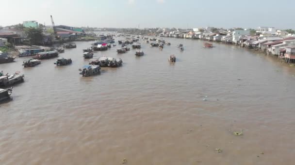 Antenne Fliegen Über Cai Rang Schwimmenden Markt Morgen Boote Verkaufen — Stockvideo