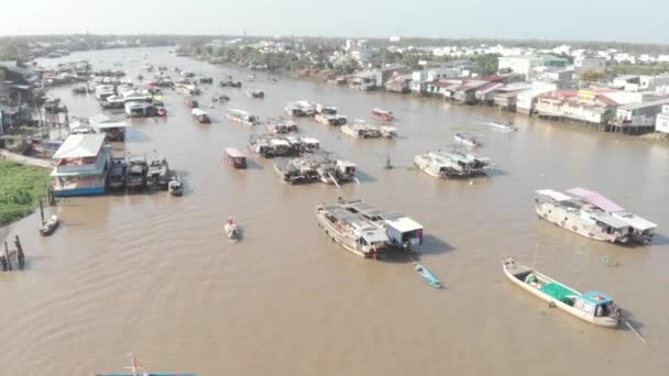 Aéreo Sobrevoando Mercado Flutuante Cai Rang Pela Manhã Barcos Que — Vídeo de Stock