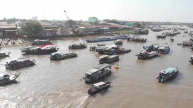 Hava: Sabah Cai Rang yüzer pazarında uçmak, toptan meyve ve mal satan tekneler, Can Tho, Mekong Delta bölgesi, Güney Vietnam, turizm merkezi. yerel d-log sinemasıName