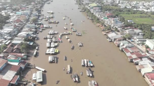 Antenne Fliegen Über Cai Rang Schwimmenden Markt Morgen Boote Verkaufen — Stockvideo