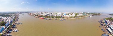 Gökyüzü görüntüsü Can Tho şehri yukarıdan yükseliyor, Mekong Nehri deltası, Güney Vietnam. Ünlü turizm merkezi yüzen piyasalar. Açık mavi gökyüzü.