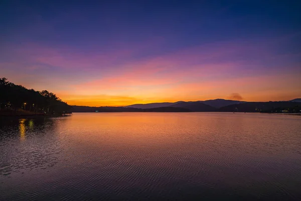 Unique sunset sky in Vietnam Da Lat plateau beautiful Tuyen Lam Lake forest hill highlands coffee strawberry plantation colorful cloudscape, travel destination honeymoon. — Stock Photo, Image