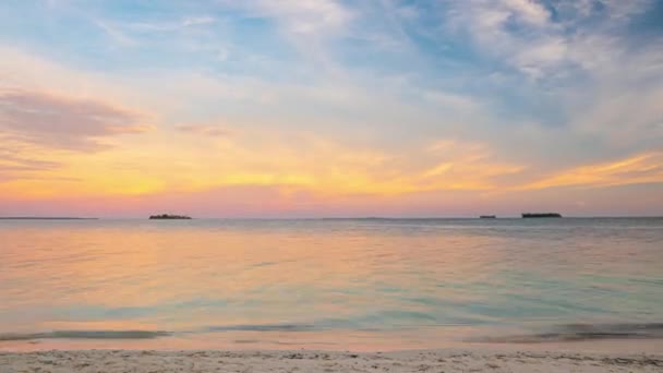 Time Lapse Cielo Colorato Tramonto Sul Mare Spiaggia Desertica Tropicale — Video Stock