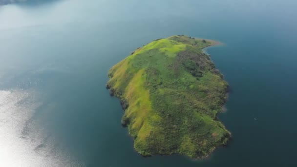 Luchtfoto Vliegen Tobameer Samosir Island Sumatra Indonesia Enorme Vulkanische Caldera — Stockvideo