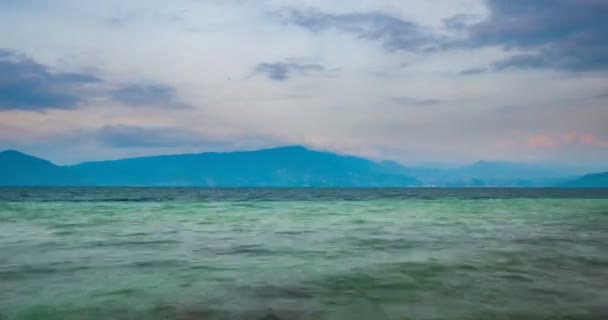 Időeltolódás Samosir Sziget Toba Szumátra Indonézia Naplementekor Víz Hatalmas Vulkán — Stock videók